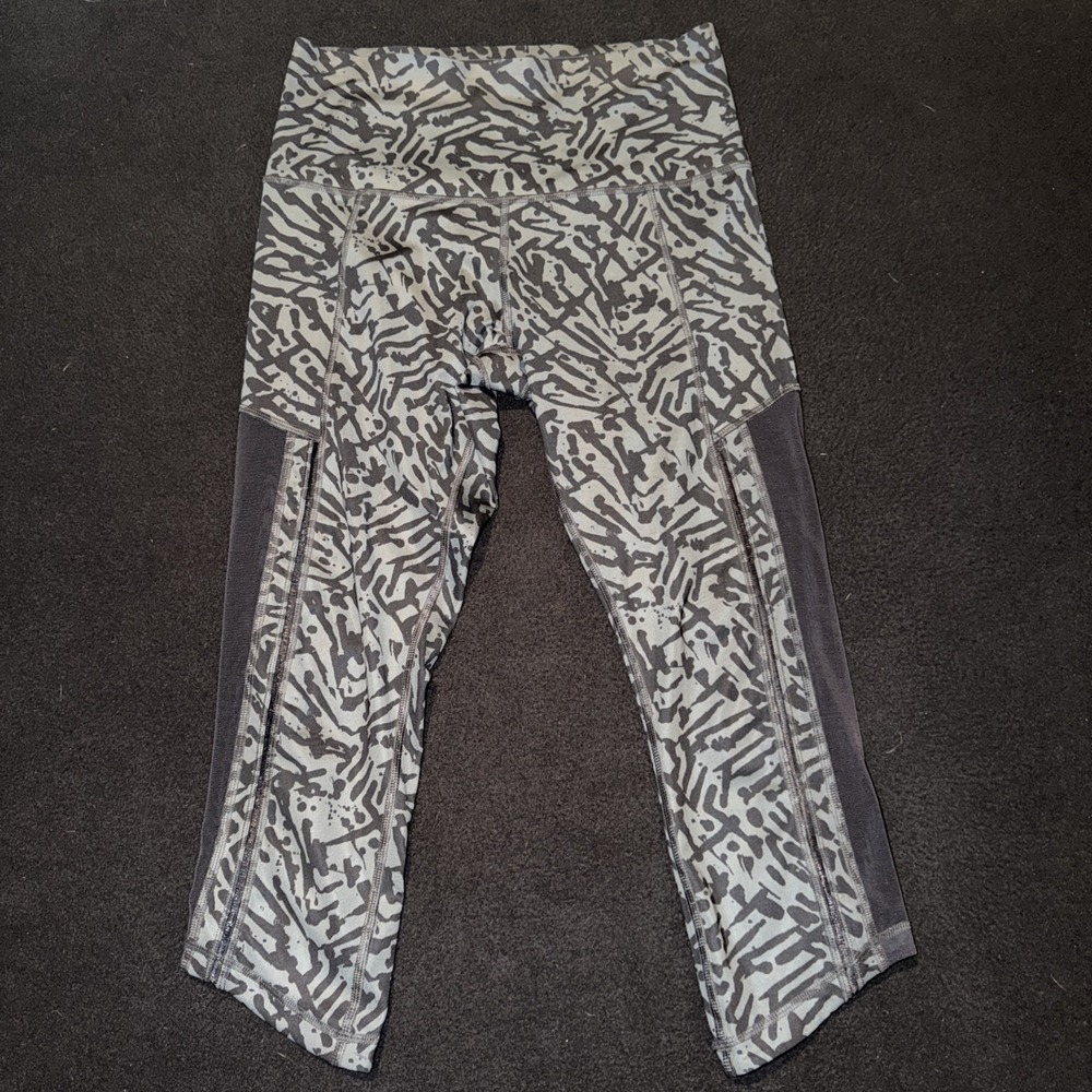 Lululemon Hot to Street‎ Crop Biggie Brushed Animal Coal Black Legging Size 8